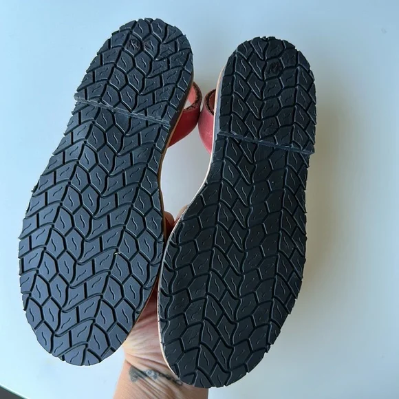 HANDMADE Avarcas peep toe red leather sandals sz 7.5 nwot - Picture 6 of 7